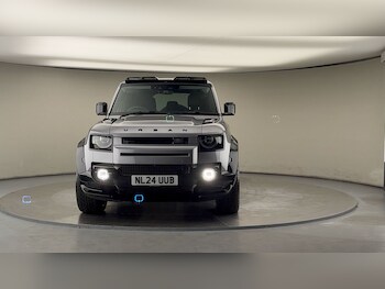Used Land Rover Defender 2024 for sale - 78300130: Photo