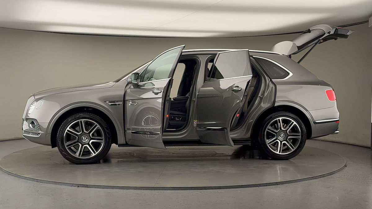 Used Bentley Bentayga 2018 for sale - 76559619: Photo 53