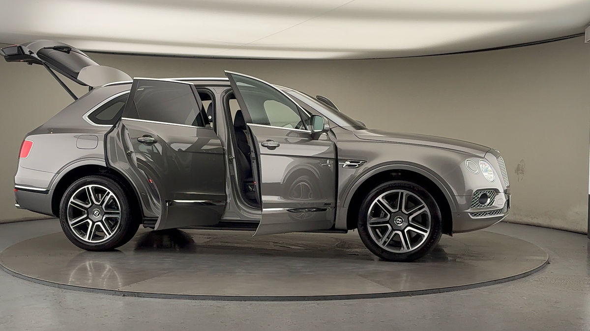 Used Bentley Bentayga 2018 for sale - 76559619: Photo 61
