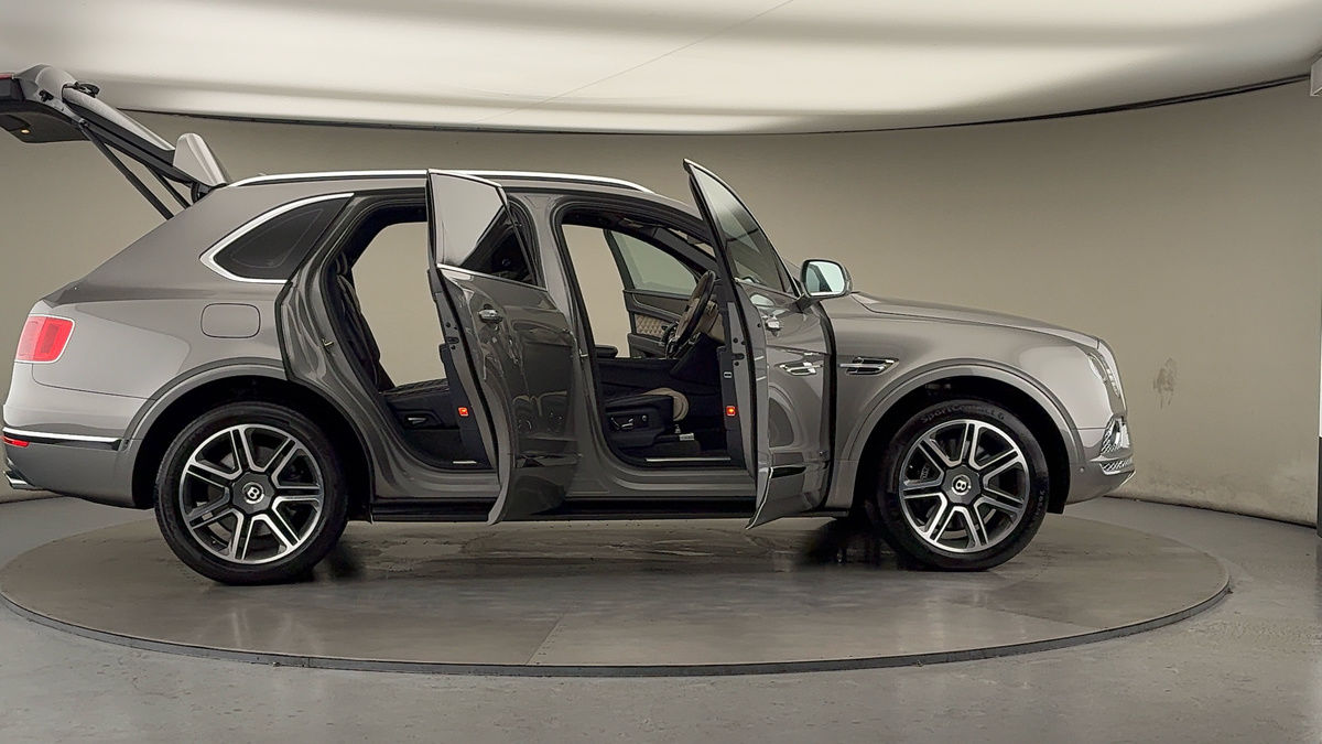 Used Bentley Bentayga 2018 for sale - 76559619: Photo 62