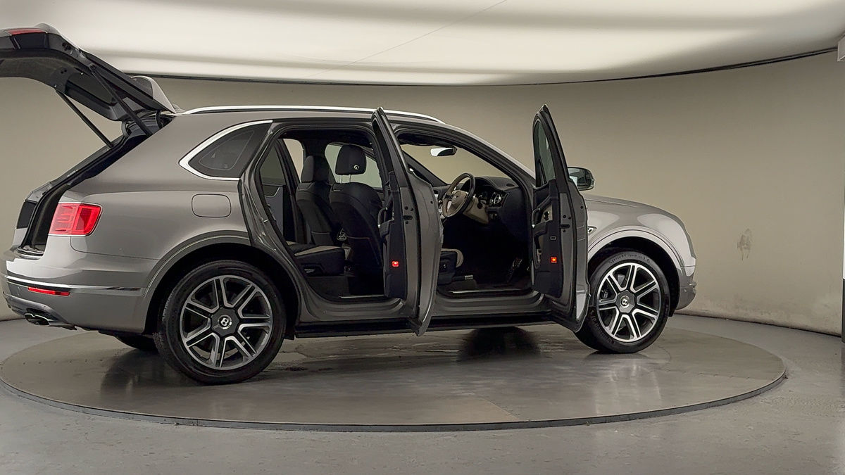 Used Bentley Bentayga 2018 for sale - 76559619: Photo 63
