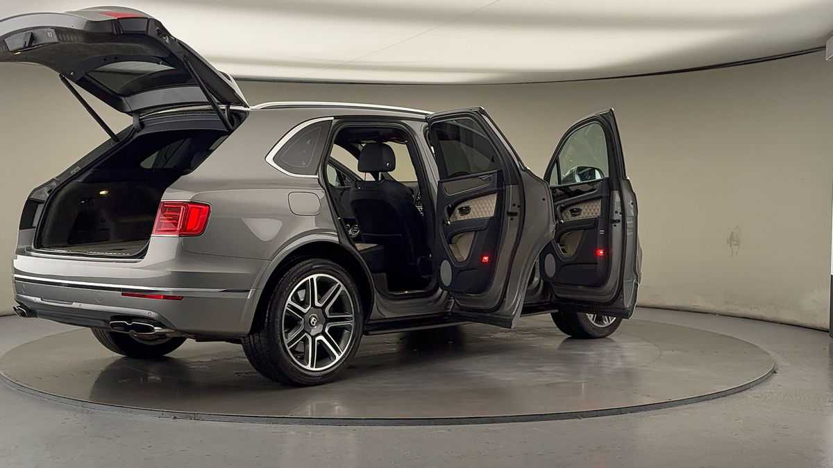 Used Bentley Bentayga 2018 for sale - 76559619: Photo 64
