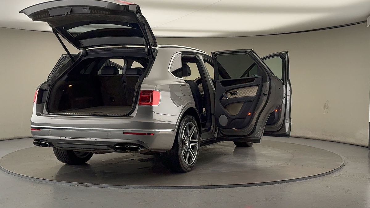 Used Bentley Bentayga 2018 for sale - 76559619: Photo 65