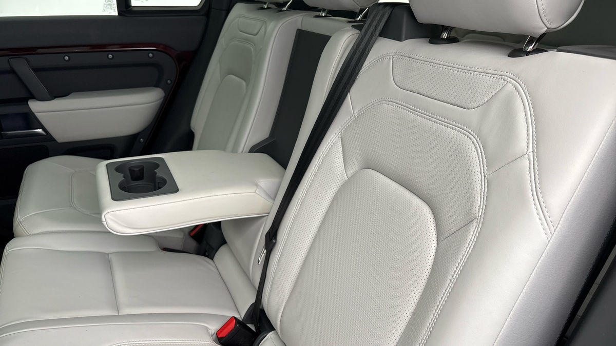 Used Land Rover Defender 130 2024 for sale - 76081589: Photo 9