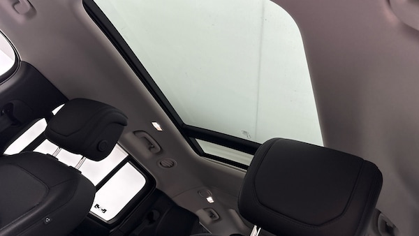 Used Land Rover Defender 130 2024 for sale - 76081571: Photo 6