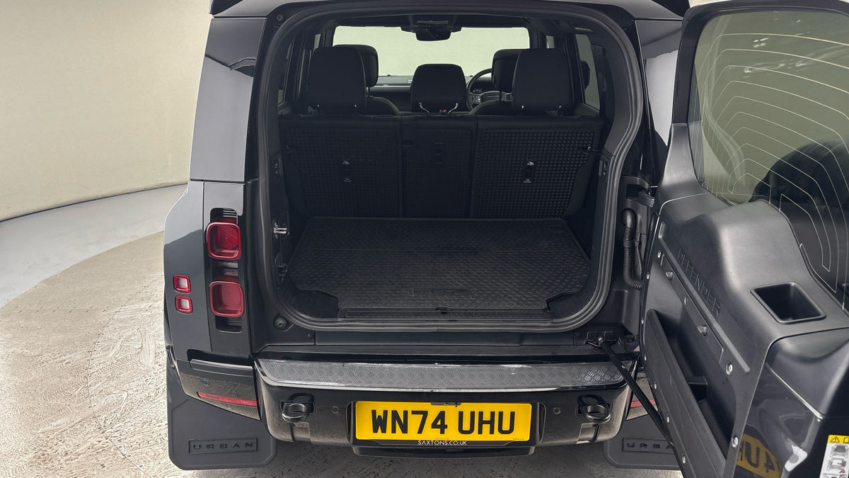 Used Land Rover Defender 110 2024 for sale - 76430645: Photo 11
