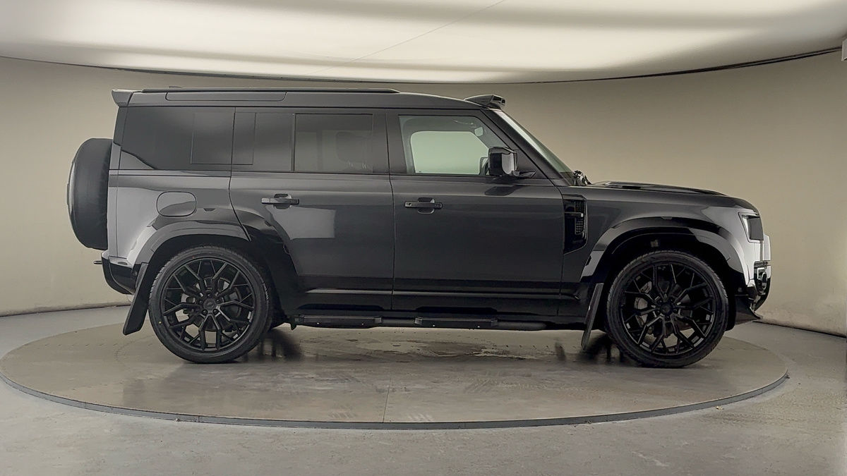 Used Land Rover Defender 110 2024 for sale - 76430645: Photo 16