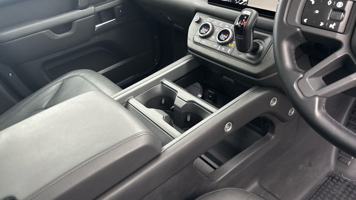 Used Land Rover Defender 110 2024 for sale - 76430645: Photo 18