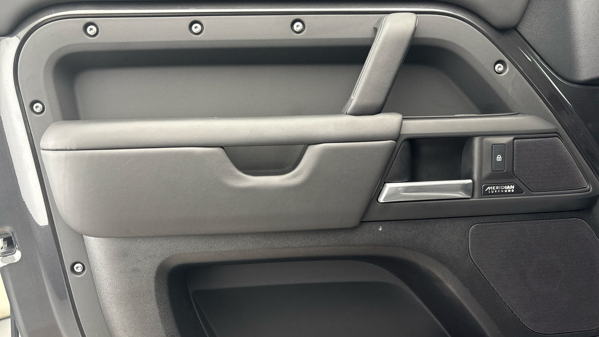 Used Land Rover Defender 110 2024 for sale - 76430645: Photo 19