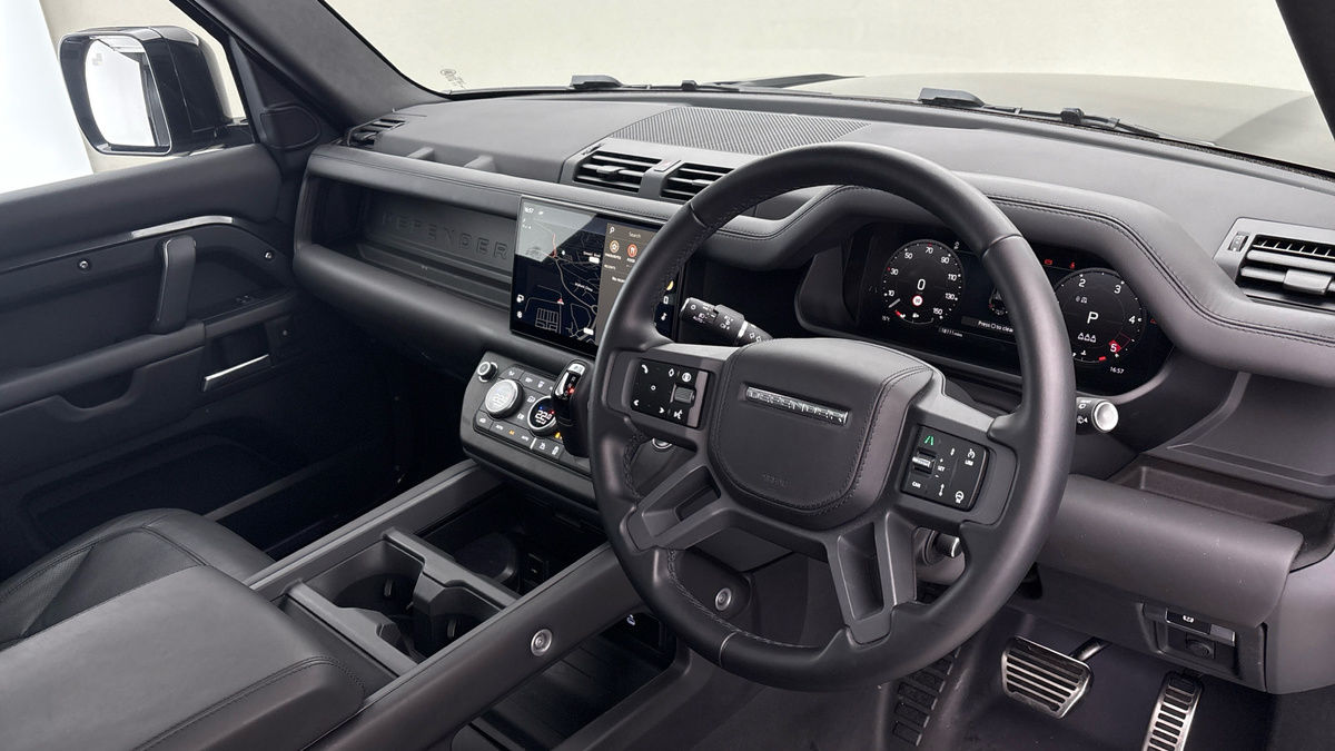 Used Land Rover Defender 110 2024 for sale - 76430645: Photo 5