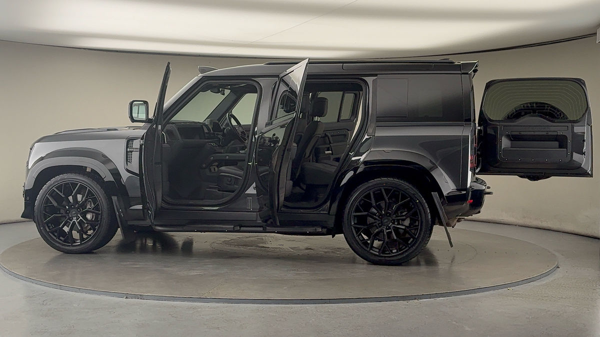 Used Land Rover Defender 110 2024 for sale - 76430645: Photo 50