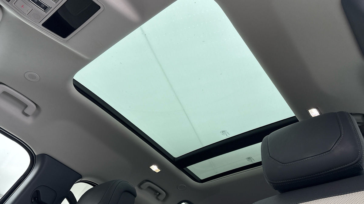 Used Land Rover Defender 110 2023 for sale - 77129240: Photo 6