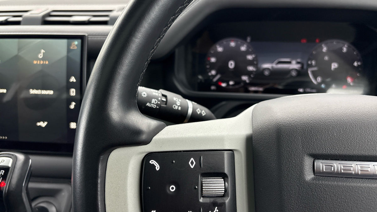 Used Land Rover Defender 110 2022 for sale - 76821423: Photo 13