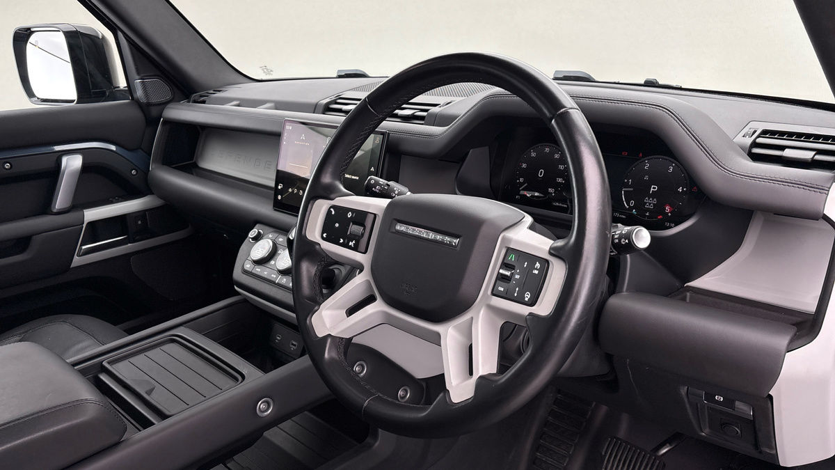 Used Land Rover Defender 110 2022 for sale - 76821423: Photo 5