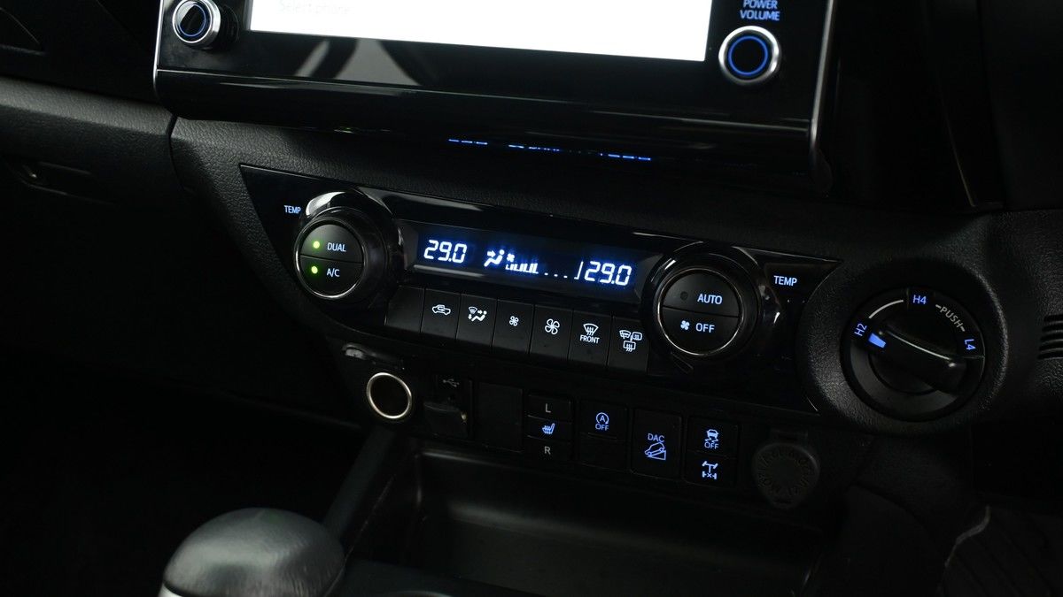 Used Toyota Hilux 2024 for sale - 75398536: Photo 11