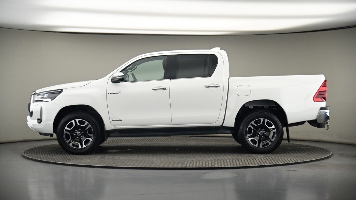 Used Toyota Hilux 2024 for sale - 75398536: Photo 18