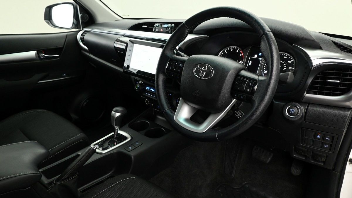 Used Toyota Hilux 2024 for sale - 75398536: Photo 2