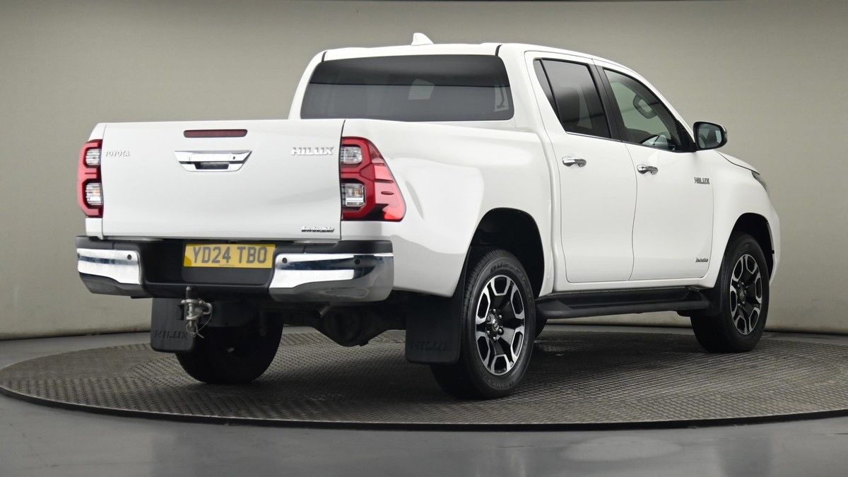 Used Toyota Hilux 2024 for sale - 75398536: Photo 25