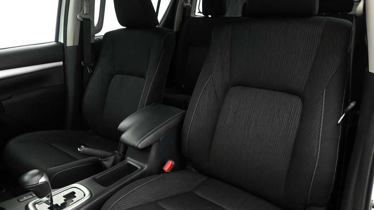 Used Toyota Hilux 2024 for sale - 75398536: Photo 3