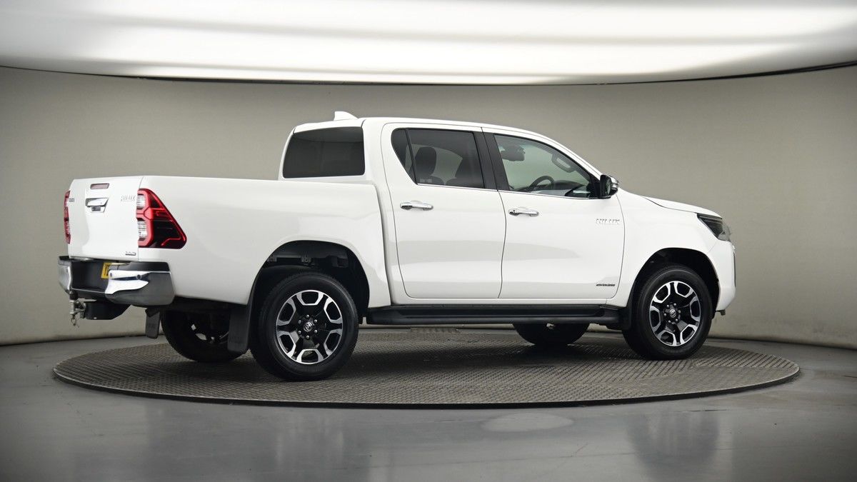 Used Toyota Hilux 2024 for sale - 75398536: Photo 40