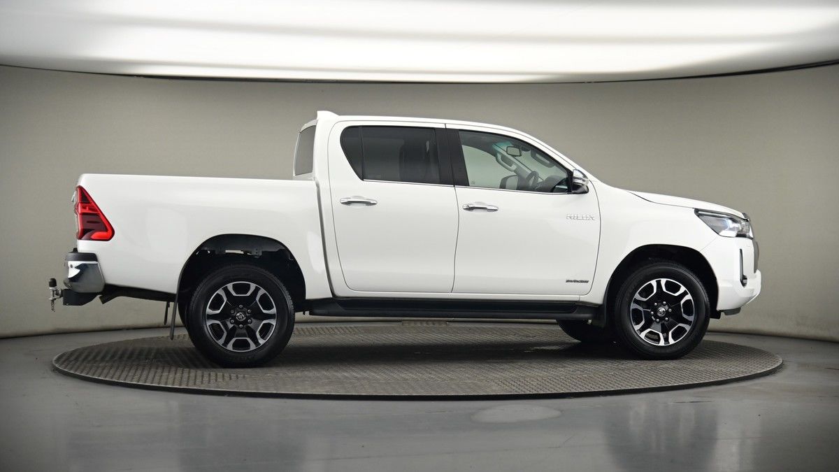 Used Toyota Hilux 2024 for sale - 75398536: Photo 41