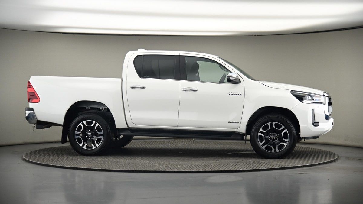 Used Toyota Hilux 2024 for sale - 75398536: Photo 42