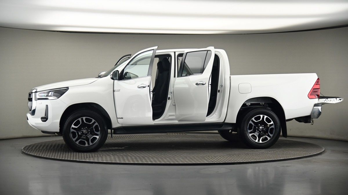 Used Toyota Hilux 2024 for sale - 75398536: Photo 49