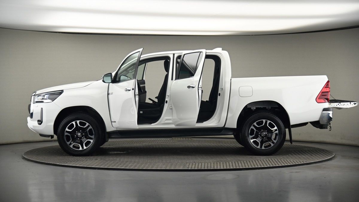 Used Toyota Hilux 2024 for sale - 75398536: Photo 50