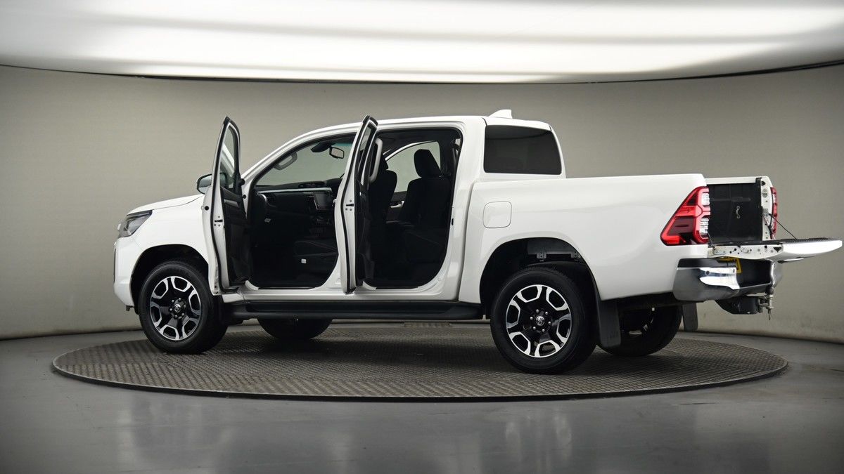 Used Toyota Hilux 2024 for sale - 75398536: Photo 51