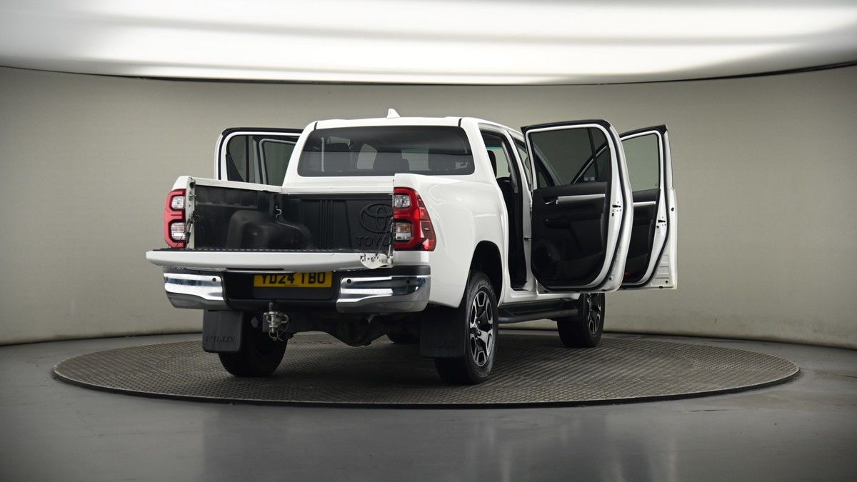 Used Toyota Hilux 2024 for sale - 75398536: Photo 54