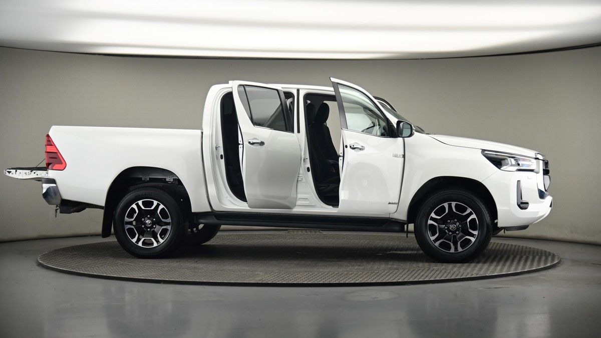 Used Toyota Hilux 2024 for sale - 75398536: Photo 58