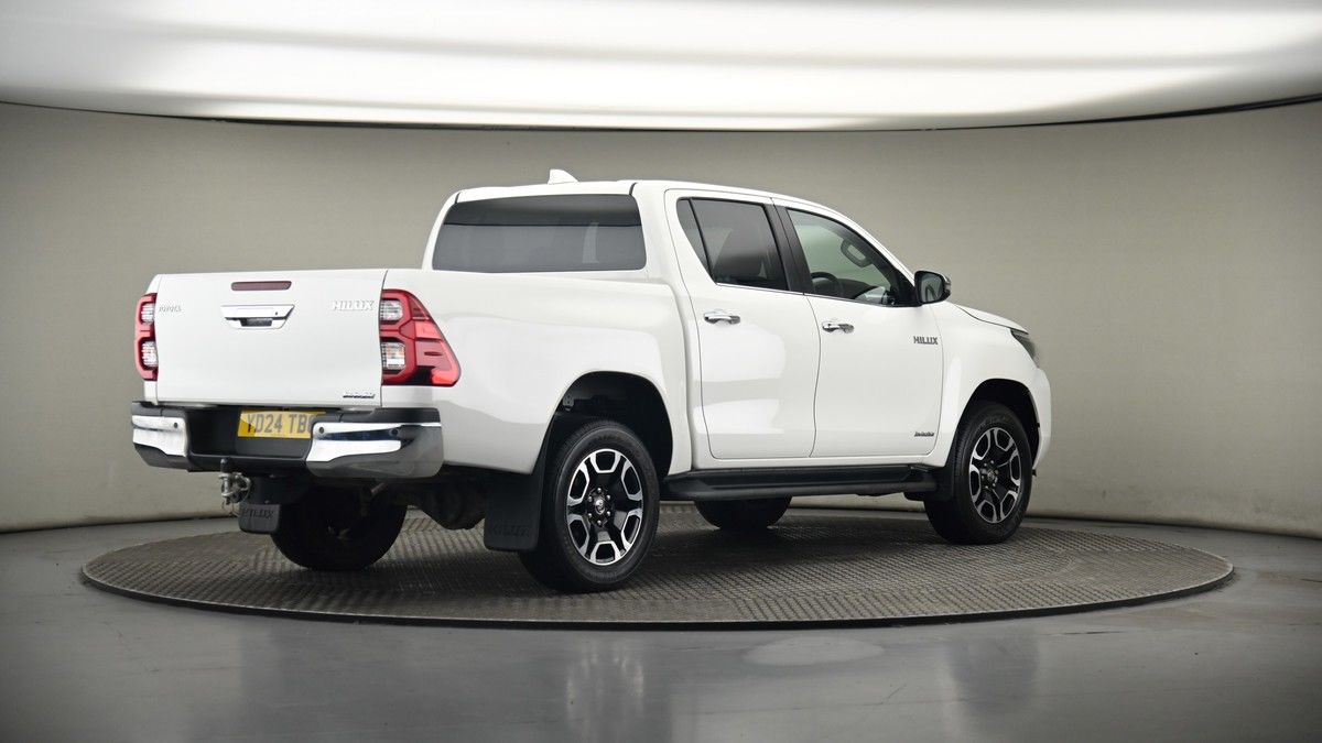 Used Toyota Hilux 2024 for sale - 75398536: Photo 6