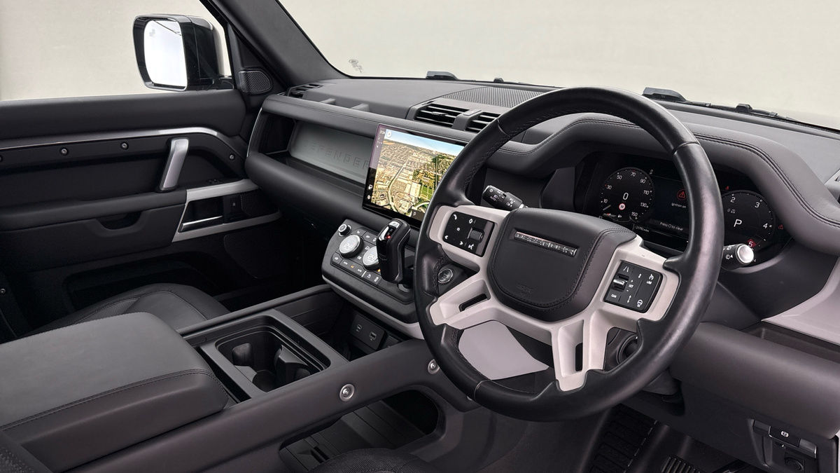 Used Land Rover Defender 110 2023 for sale - 76821431: Photo 5