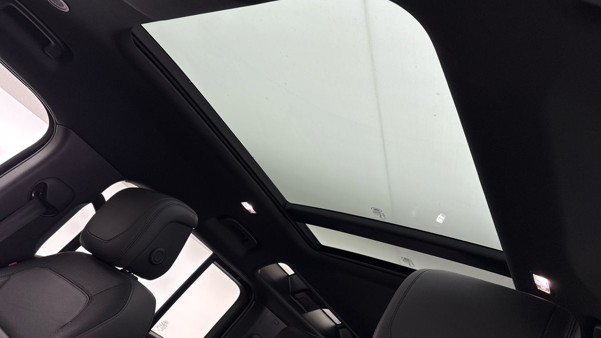 Used Land Rover Defender 110 2024 for sale - 77880808: Photo 6