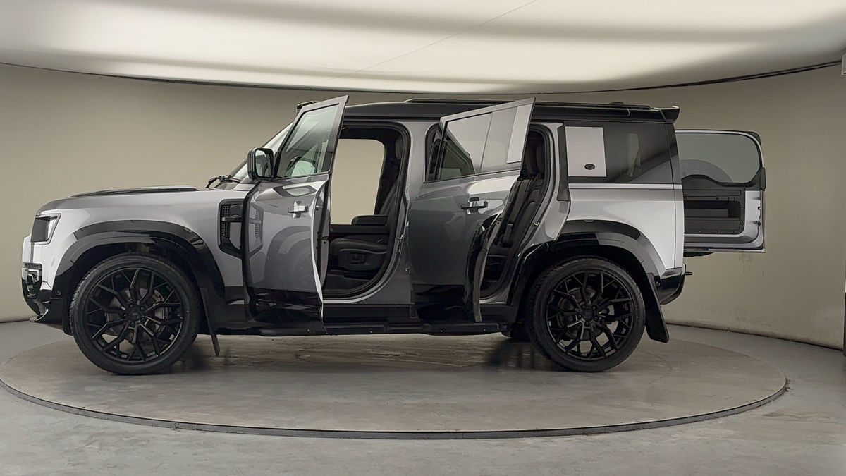 Used Land Rover Defender 110 2023 for sale - 77548012: Photo 50