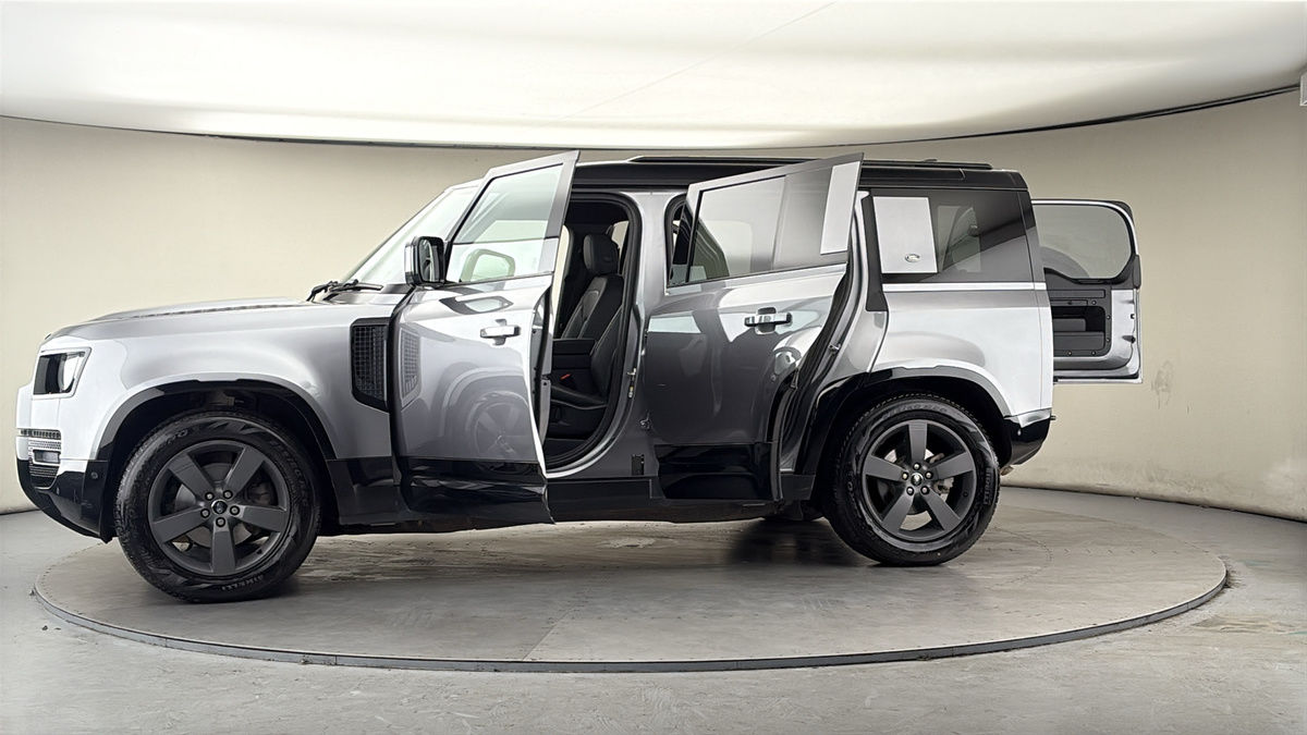 Used Land Rover Defender 110 2023 for sale - 77595023: Photo 48