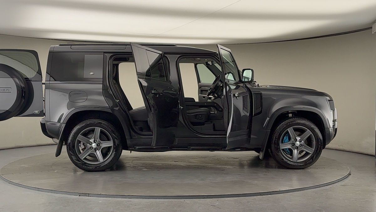 Used Land Rover Defender 110 2023 for sale - 77129248: Photo 56