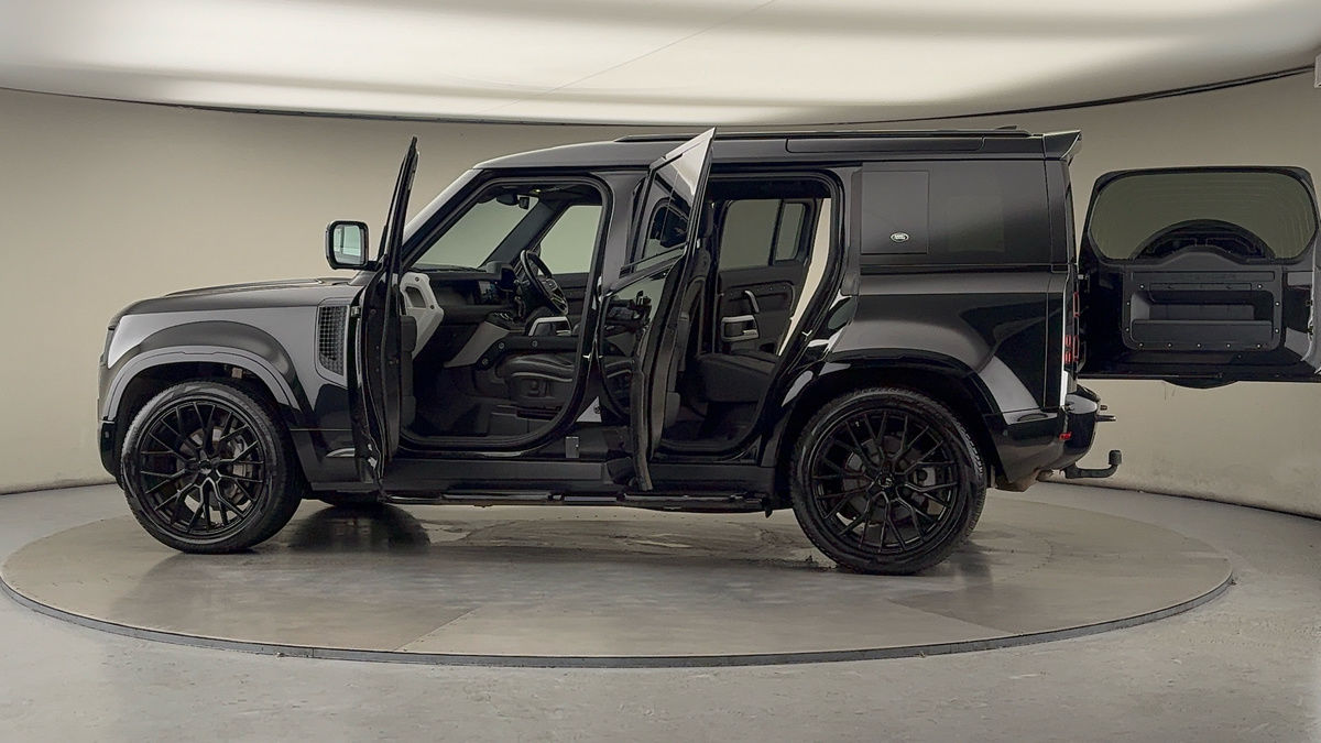 Used Land Rover Defender 110 2021 for sale - 76510555: Photo 46