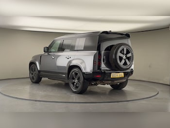 Used Land Rover Defender 110 2024 for sale - 77622201: Photo