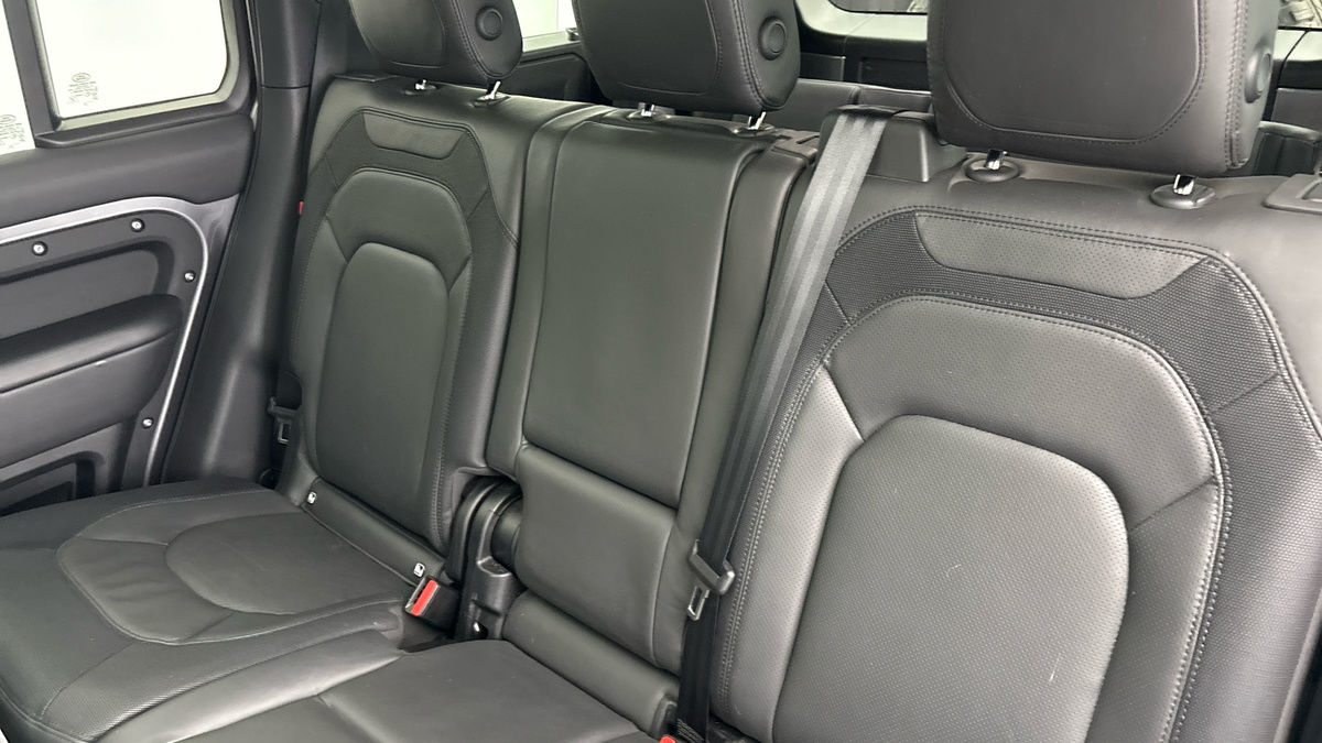 Used Land Rover Defender 110 2024 for sale - 77622201: Photo 8