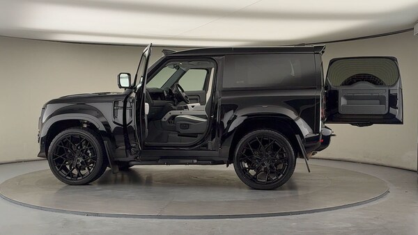 Used Land Rover Defender 90 2024 for sale - 76211094: Photo 51