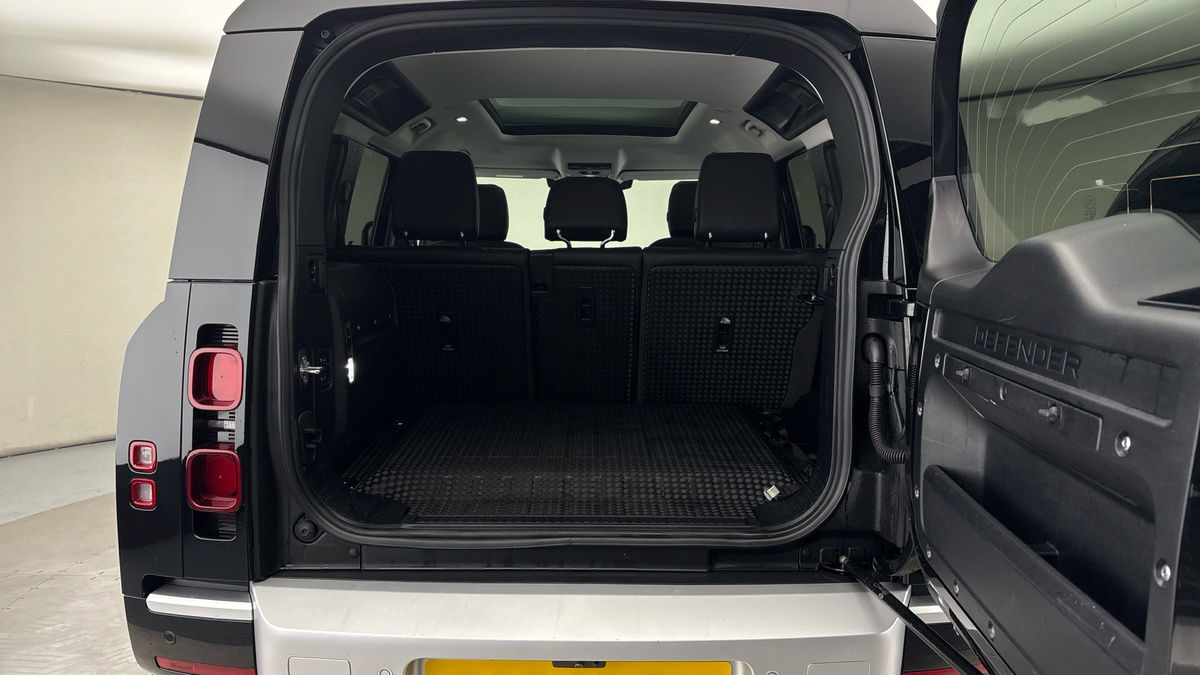 Used Land Rover Defender 110 2024 for sale - 76292332: Photo 11
