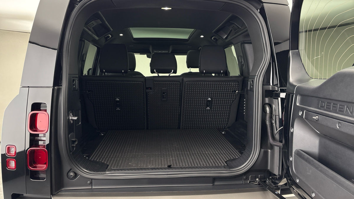 Used Land Rover Defender 110 2025 for sale - 76163824: Photo 11