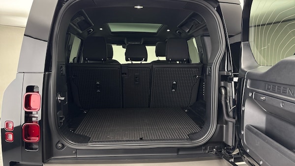 Used Land Rover Defender 110 2025 for sale - 76163824: Photo 11