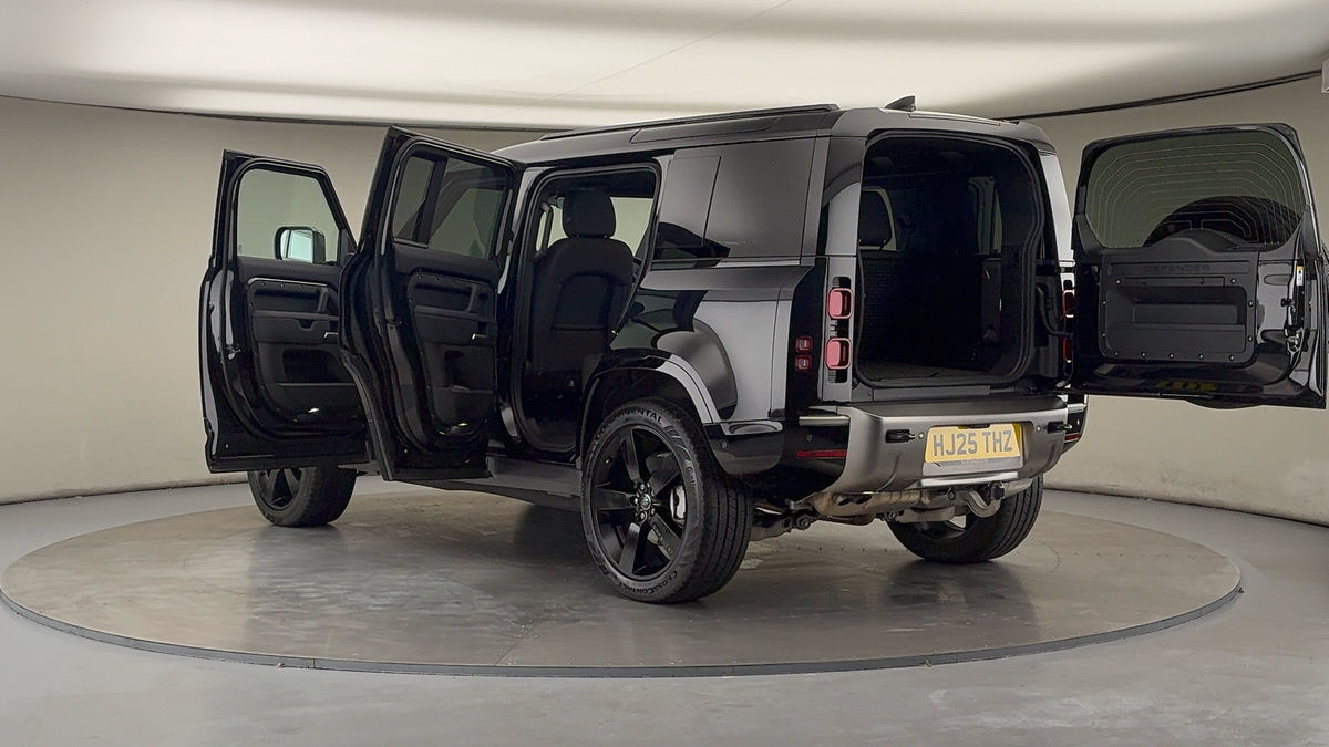 Used Land Rover Defender 110 2025 for sale - 76163824: Photo 43