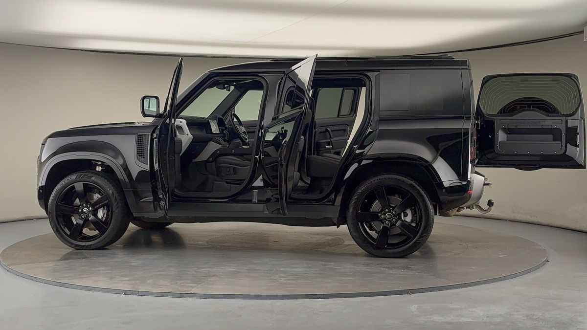 Used Land Rover Defender 110 2025 for sale - 76163824: Photo 46