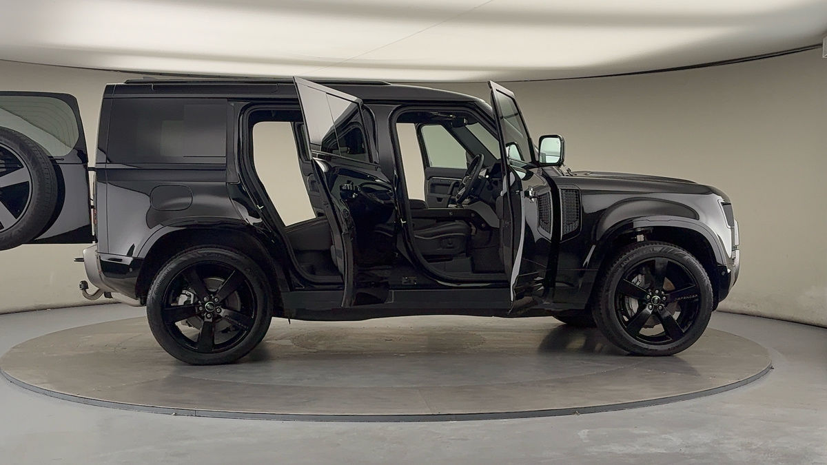 Used Land Rover Defender 110 2025 for sale - 76163824: Photo 56