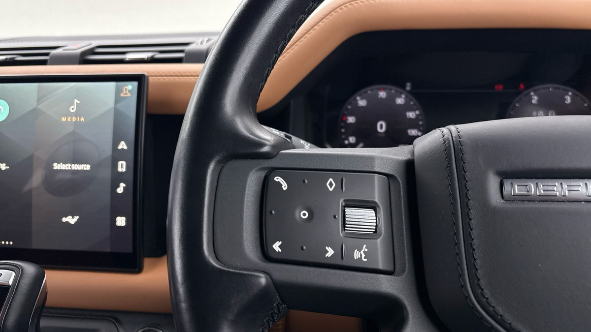 Used Land Rover Defender 130 2023 for sale - 77236960: Photo 13