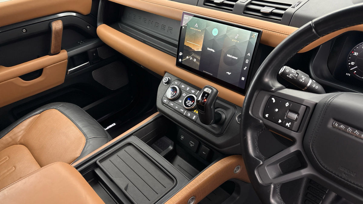 Used Land Rover Defender 130 2023 for sale - 77236960: Photo 18