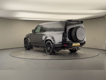 Used Land Rover Defender 130 2023 for sale - 77236960: Photo